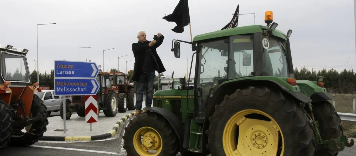 Ένταση στη Λάρισα: Αποφασισμένοι οι αγρότες να κόψουν την Ελλάδα στα δύο - Διαπραγματεύσεις με την ΕΛ.ΑΣ.